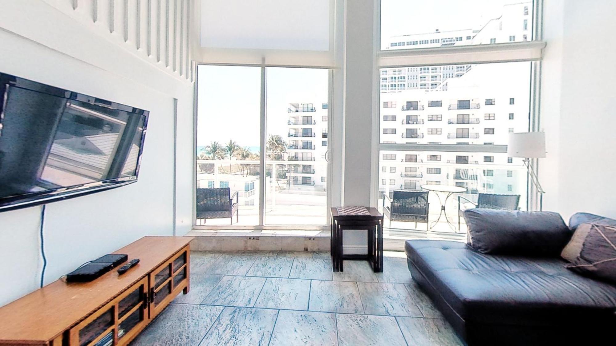 Castle M16 Oceanview Loft With Beach Access, Pool, Tennis And Free Parking! 마이애미 비치 객실 사진