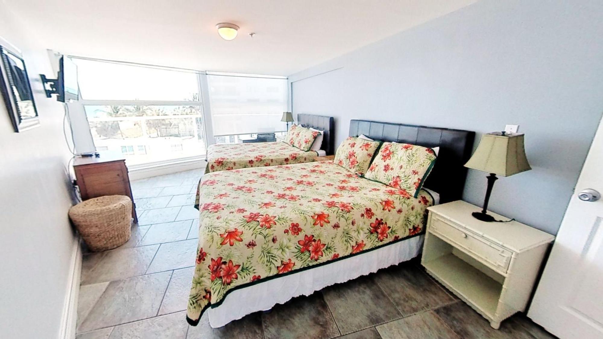 Castle M16 Oceanview Loft With Beach Access, Pool, Tennis And Free Parking! 마이애미 비치 객실 사진